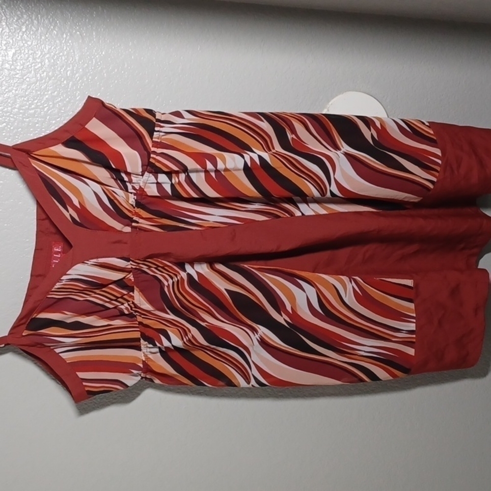 ELLE Red Flowy Top - Picture 2 of 9